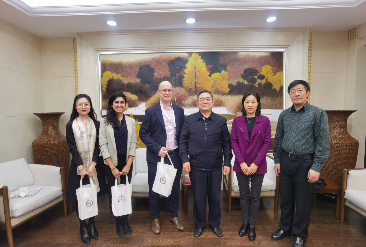 Director Mo Jihong of CASS Law Institute met with Bob Easton, First Secretary of the Political Affairs Office of the British Embassy in China and his colleagues